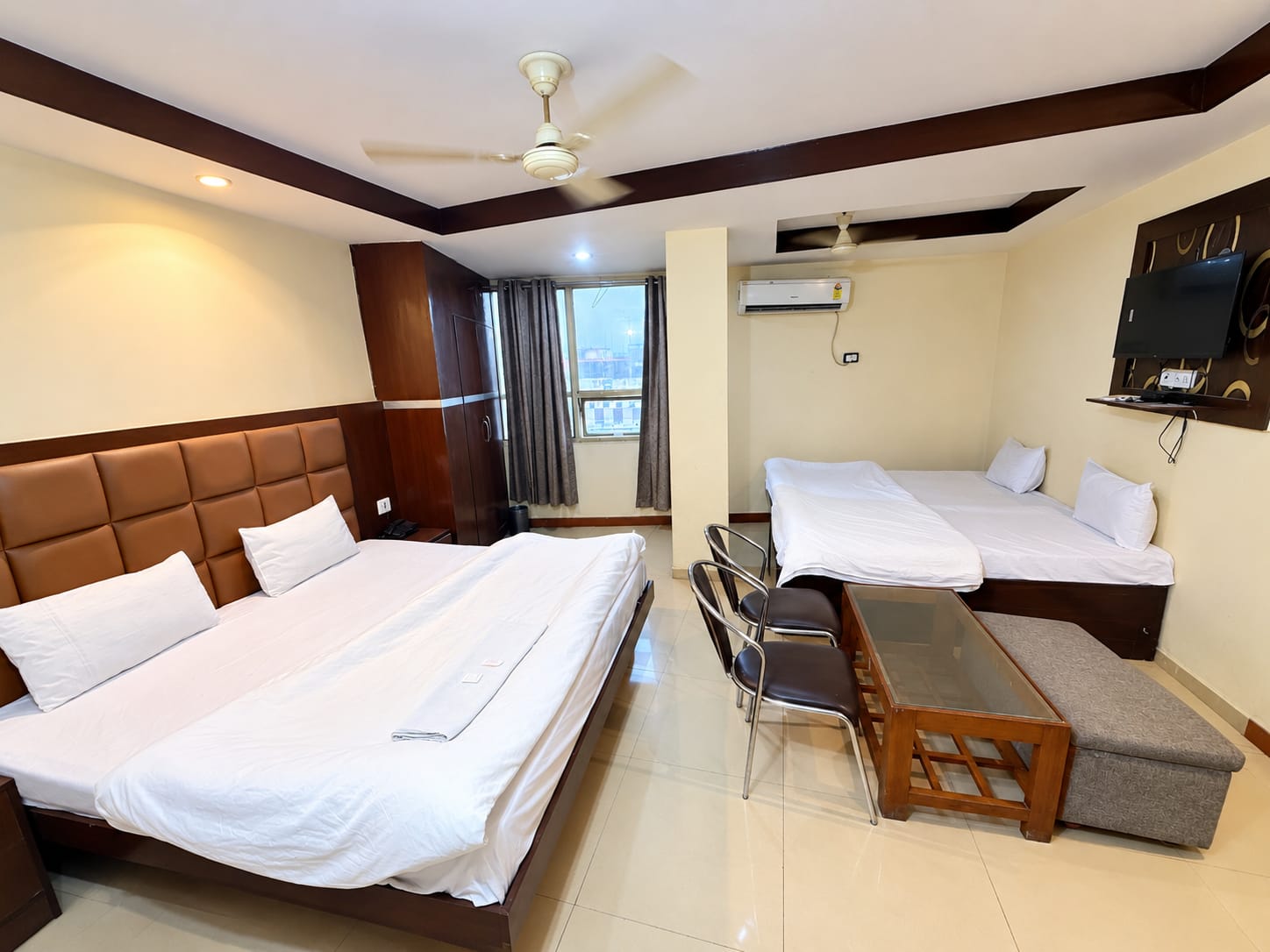 Grand Family Suite with Dual King Beds (Sleeps 4-5)
