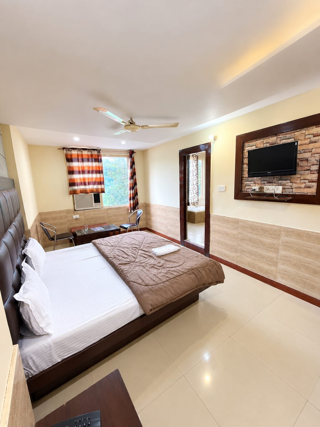 Executive Suite Luxury Bathroom with Deep Soaking Bathtub